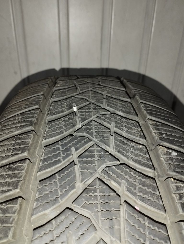 1 Pneu Dunlop 215/65 R17 - 9mm piso