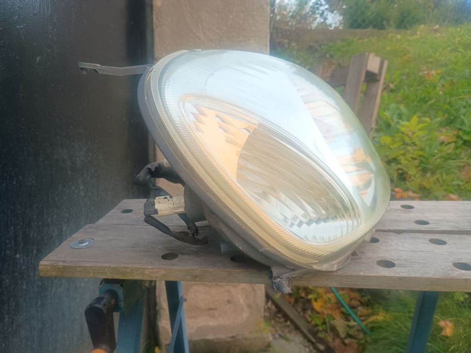 Toyota Yaris lampa przednia lewa + prawa Valeo komplet