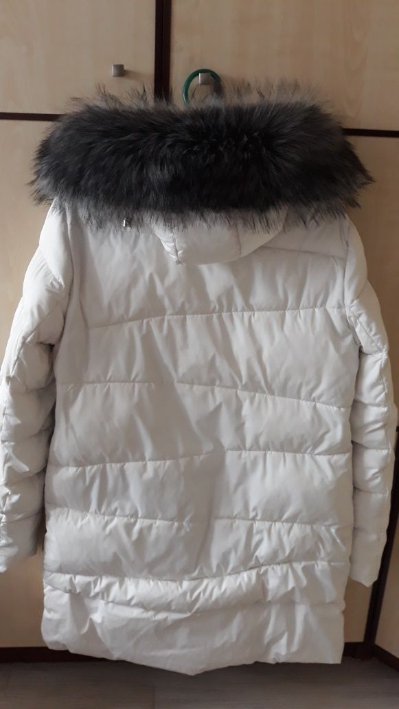 Продам женский пуховик Jarius