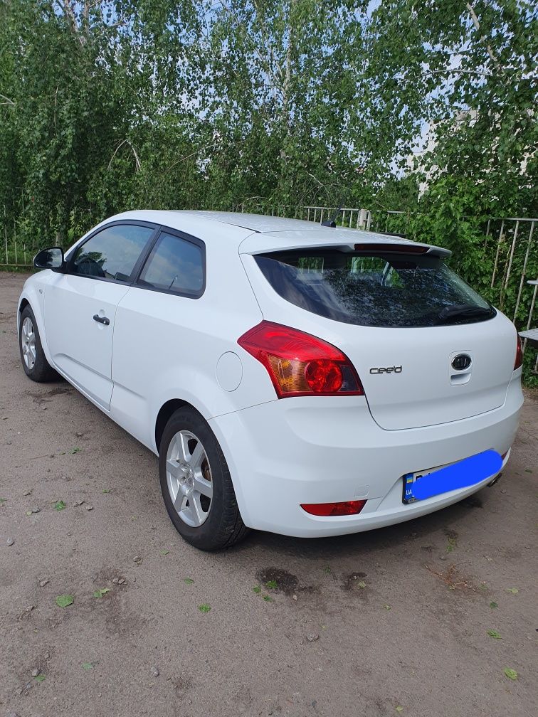 Kia pro cee'd 1.6 бензин