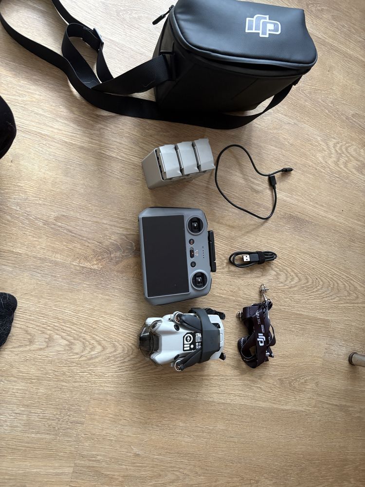 Dron dji mini 4 pro fly more combo