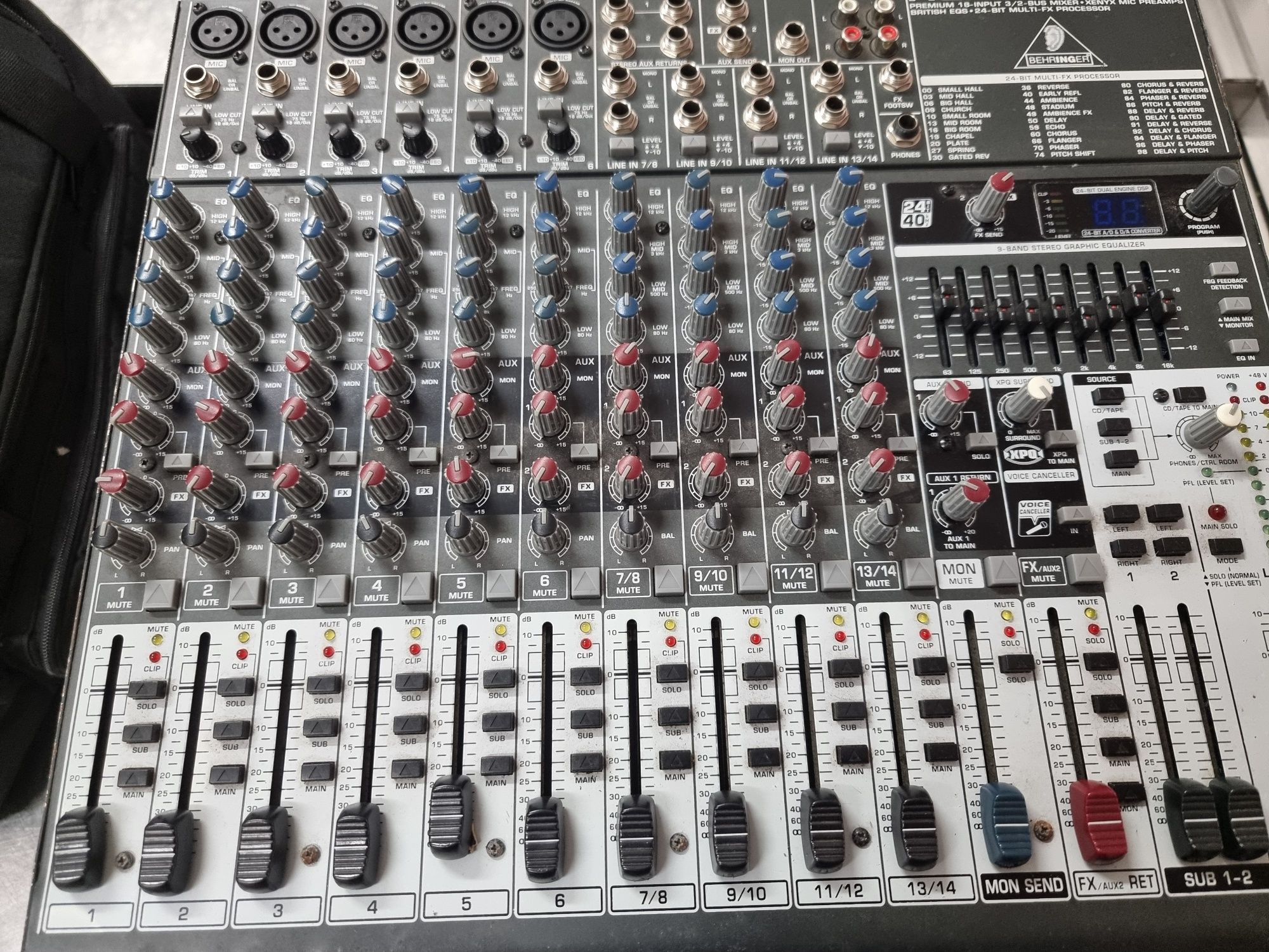 Mikser Behringer xenyx 1832 FX