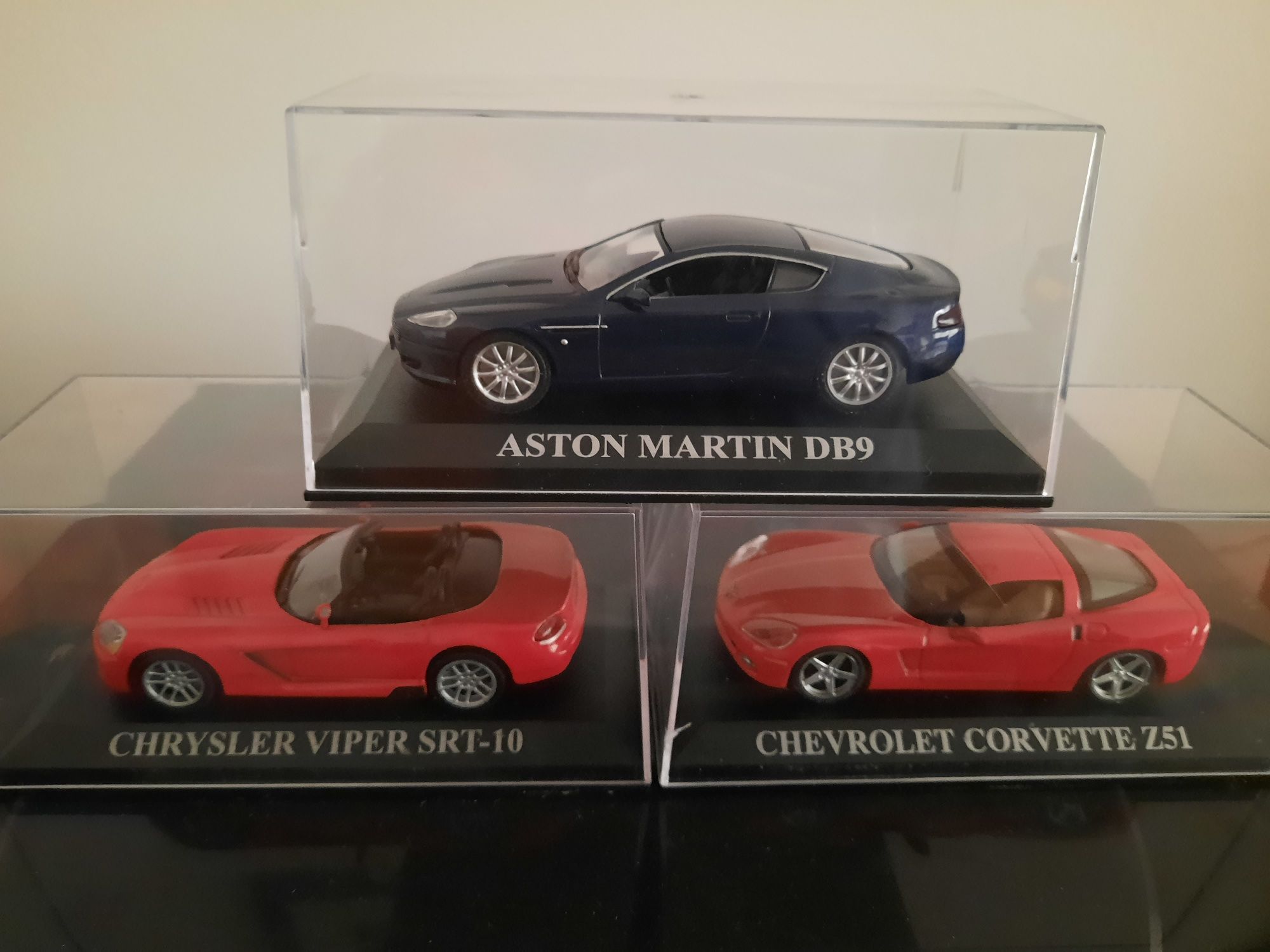 Miniaturas Aston Martin, Chevrolet e Chrysler (NOVAS)