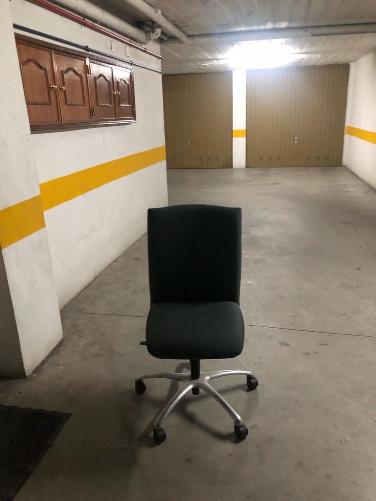 Cadeira de Rodas Secretaria verde em bom estado - escritorio ou quarto