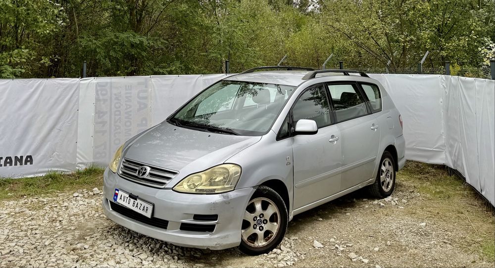 Toyota Avensis Verso 2.0 D4D > 7-Osob > 2007 > Klima > Hak > Alu