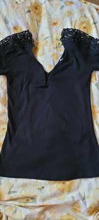 Czarna bluzka z usztywnianym dekoltem i koronką NOWA
