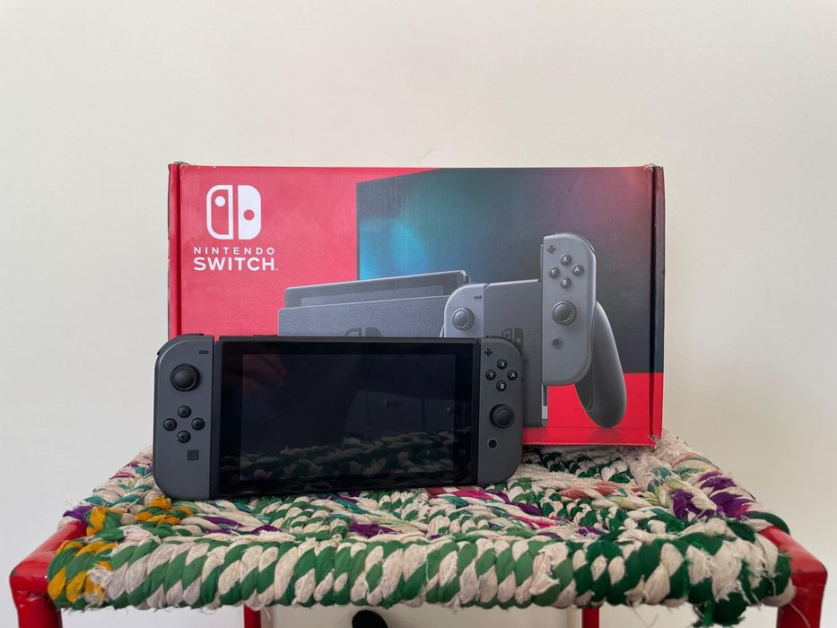 Nintendo Switch 1 + 3 jogos de oferta