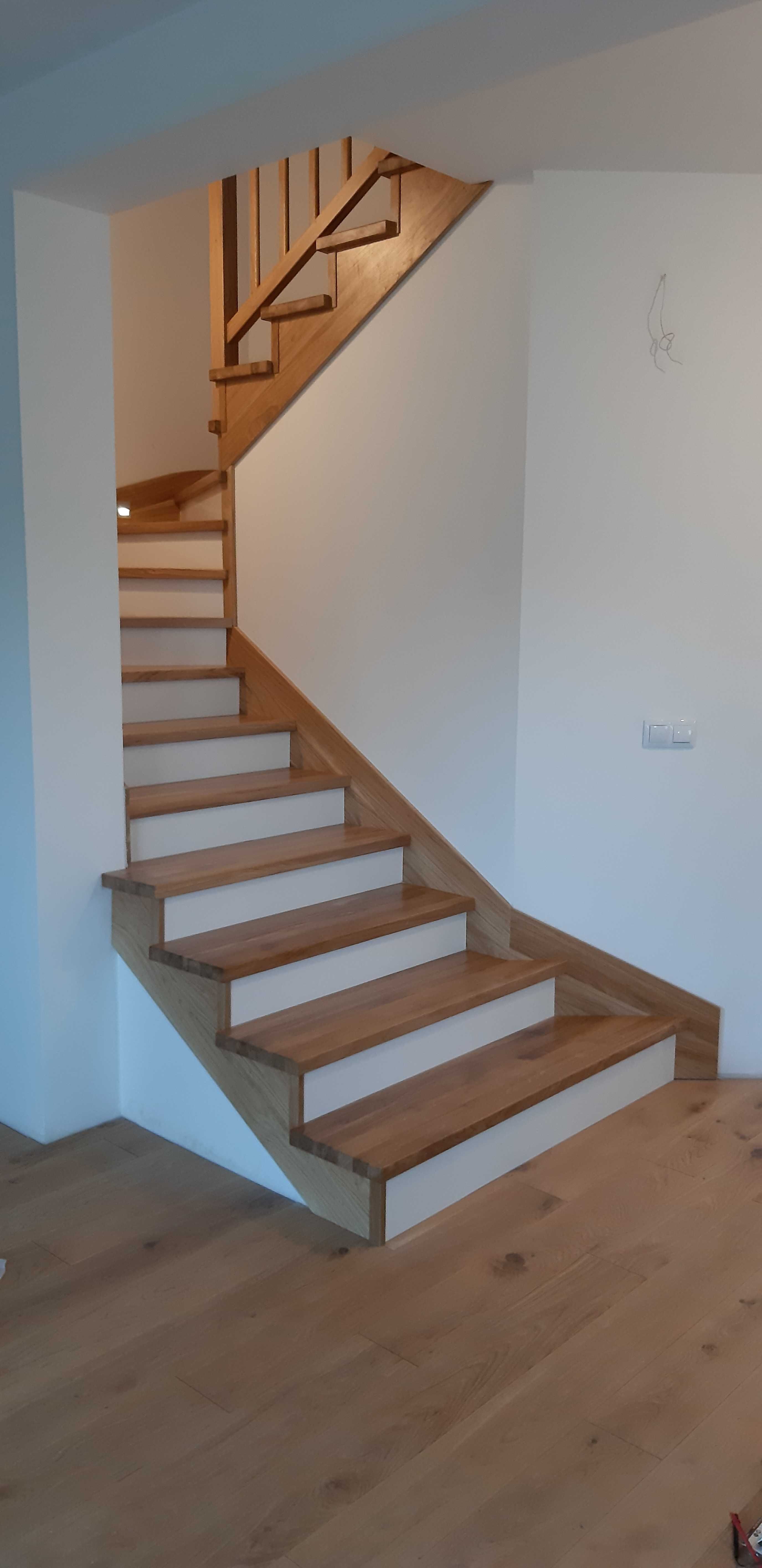 Schody dębowe, jesionowe, balustrady