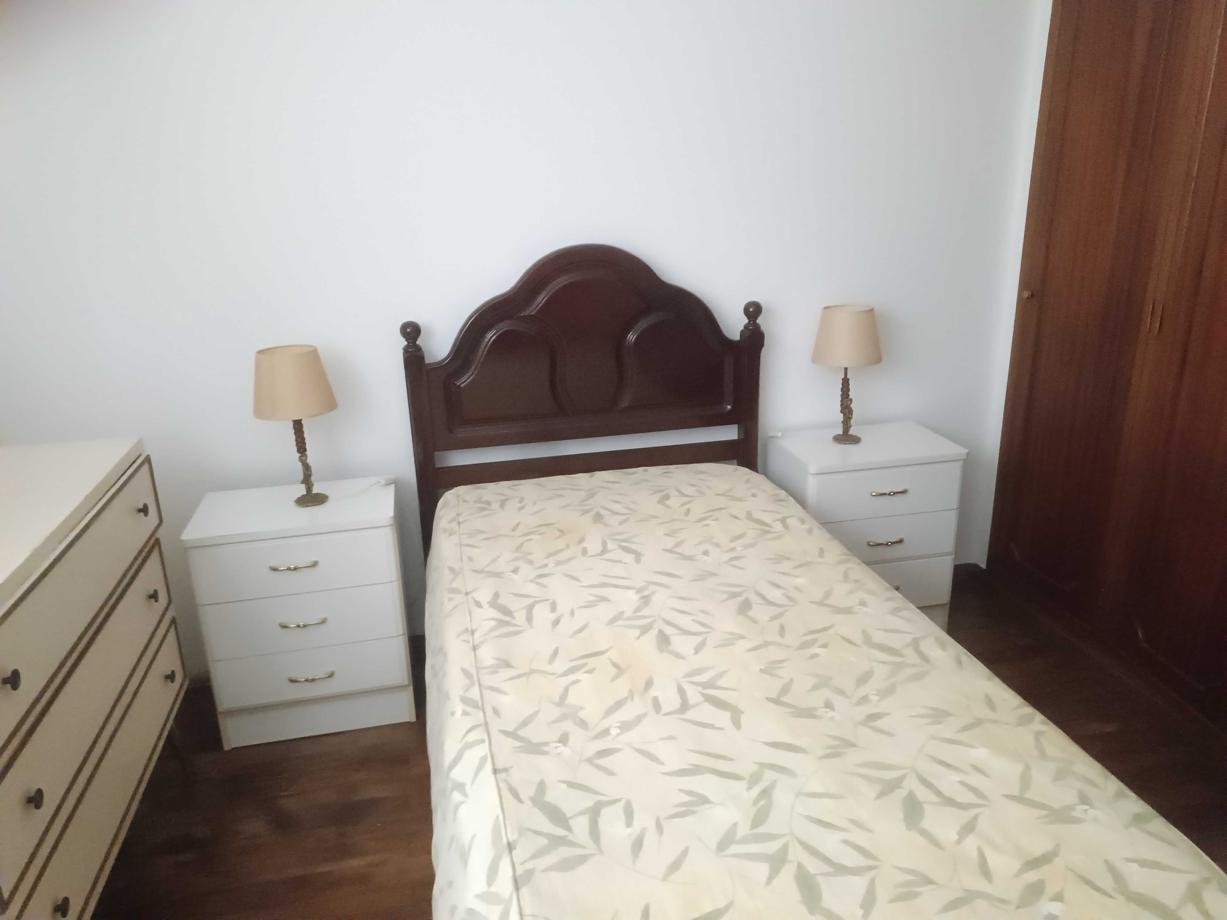 Aluga-se quarto em Agualva