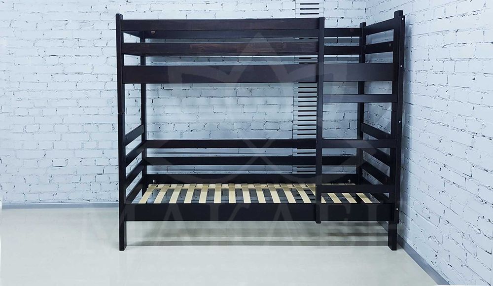 Двоярусне дерев'яне ліжко в наявності