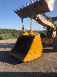 Vendo  balde reforçado para pedra de giratorias de 40 a 60 tons