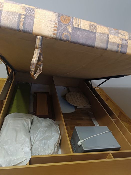 Двоспальне ліжко