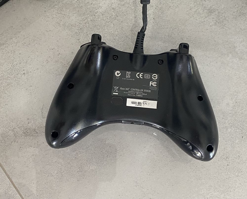 Xbox 360 z padem, kinectem i grami