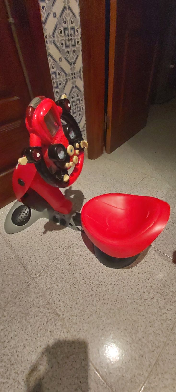 Brinquedo  tipo carro para criança  2anos aos 5.