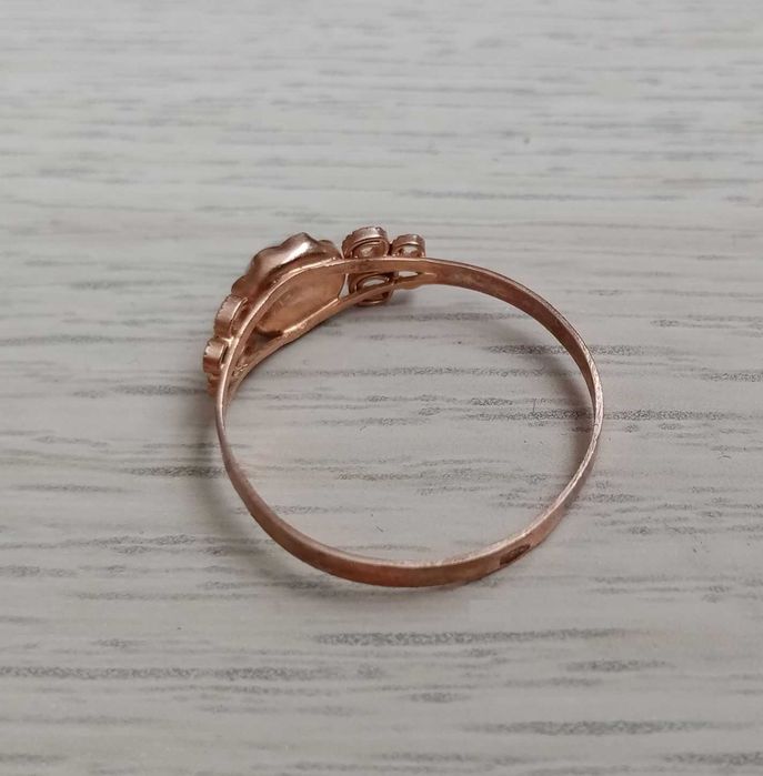 złoty pierścionek z jasnym oczkiem - próba 585 - 0,98 g - vintage