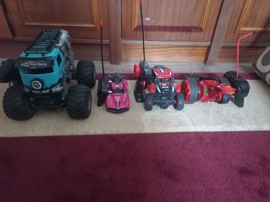 Машинки на радіокеруванні