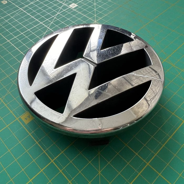 Емблема/значок/лого Volkswagen Jetta/Golf/Bora — J5 853 601 A