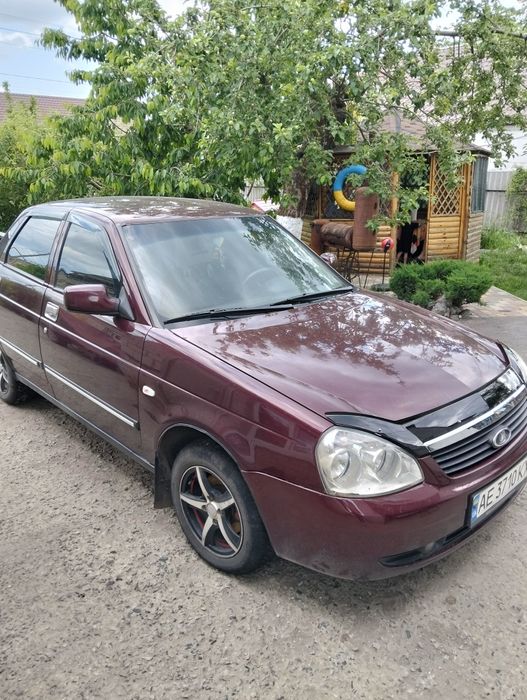 Приора сел и поехал .