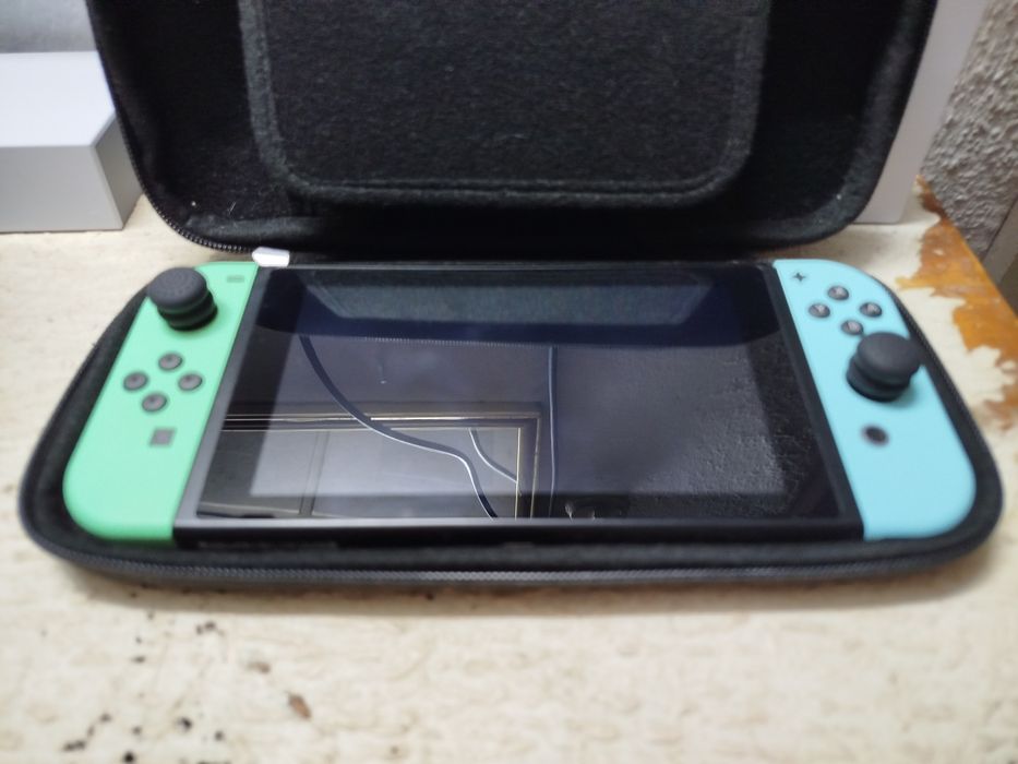 Nintendo switch 1 ( versão animal crossing) ( VENDO APENAS EM ÉVORA )