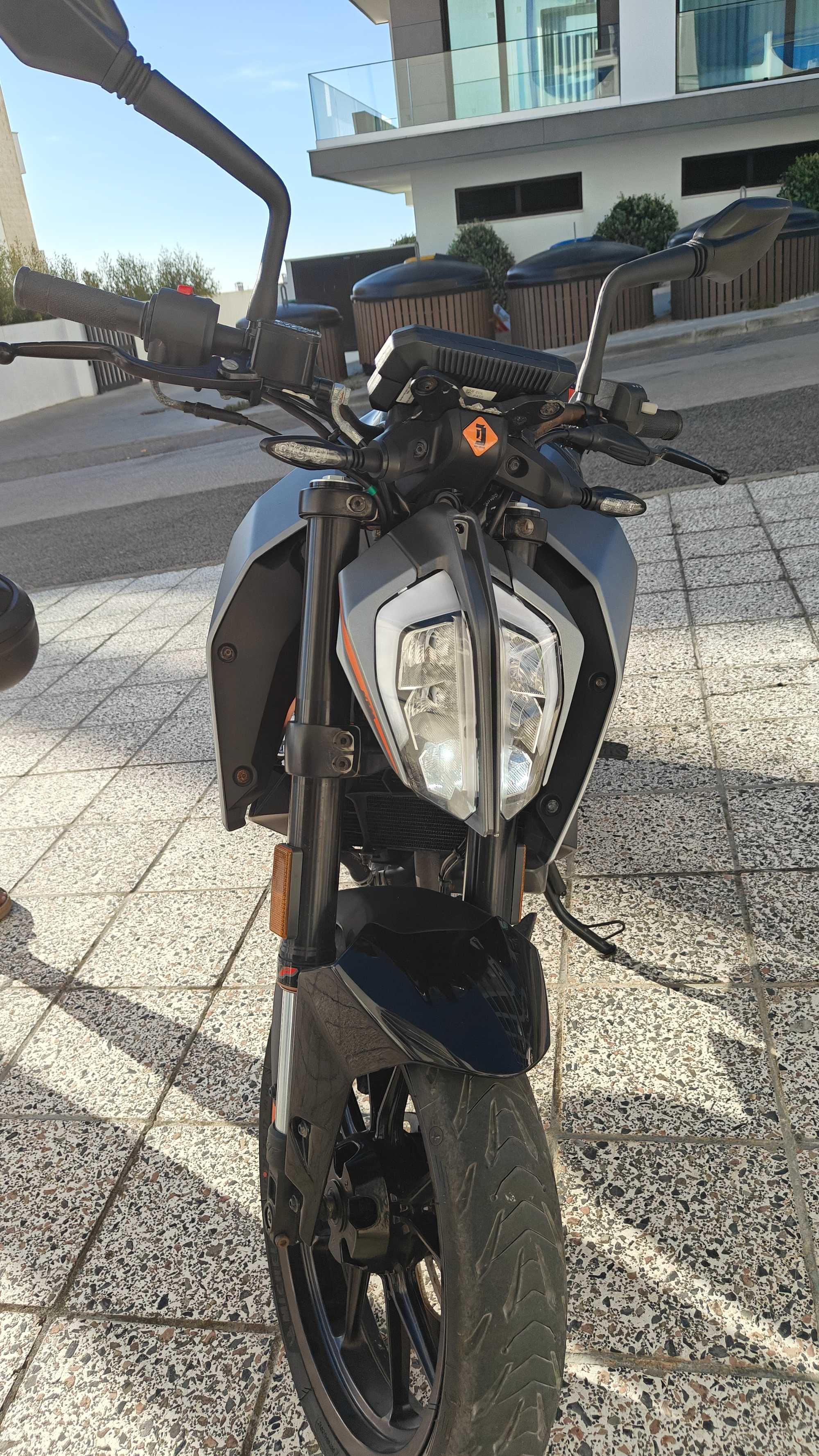 Mota KTM Duke como nova