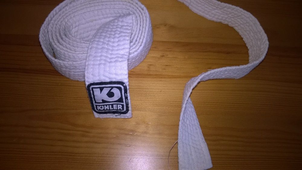 Cinturão branco e amarelo Kohler