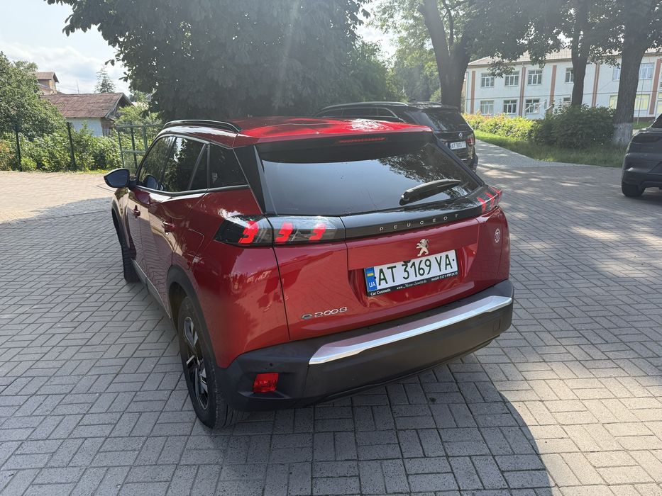 Peugeot E2008 Електро 300 км