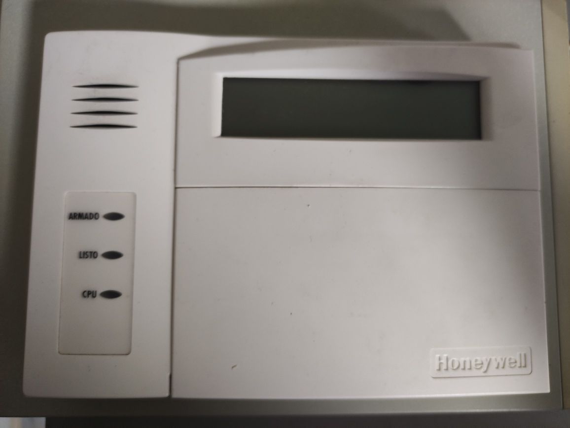 Centrais e teclados de alarme várias marcas.
