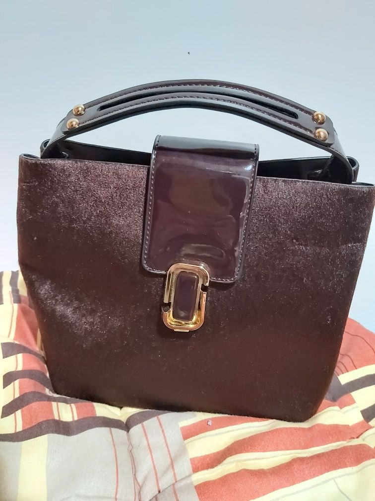 Bolsa/Mala castanha da marca PRIMADONA