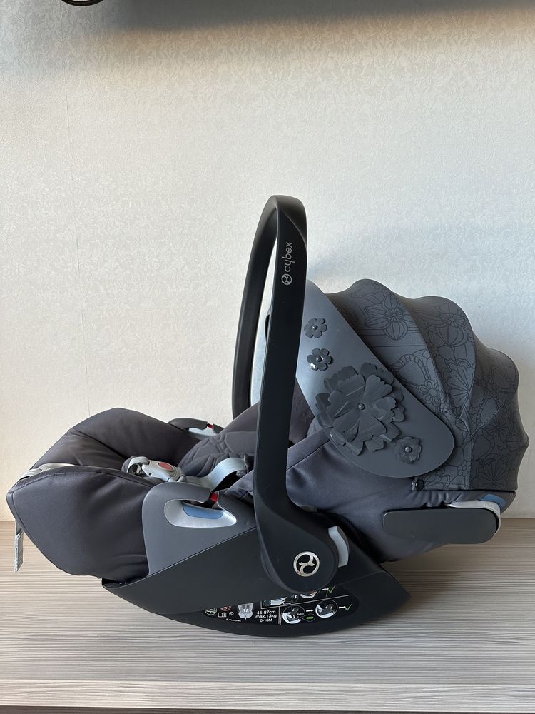 Автокрісло 0+ Cybex Cloud Z i-Size Simply Flowers Grey