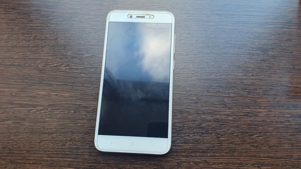 Продам смартфон Redmi 5A