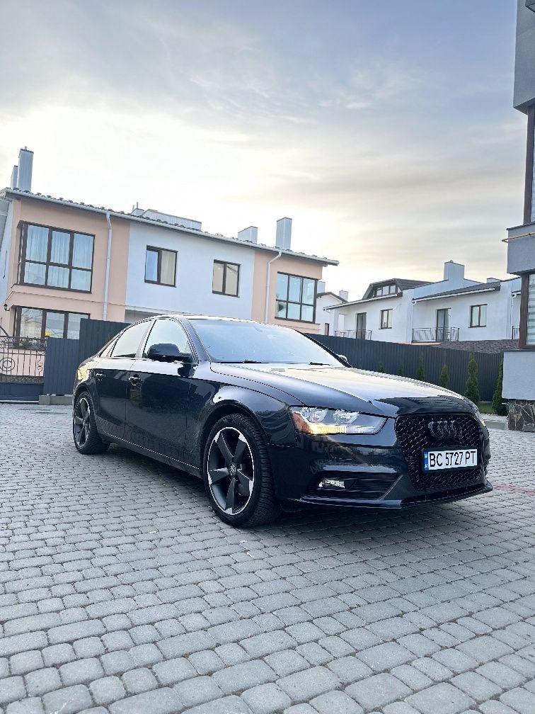 Автомобіль Audi A4 2012