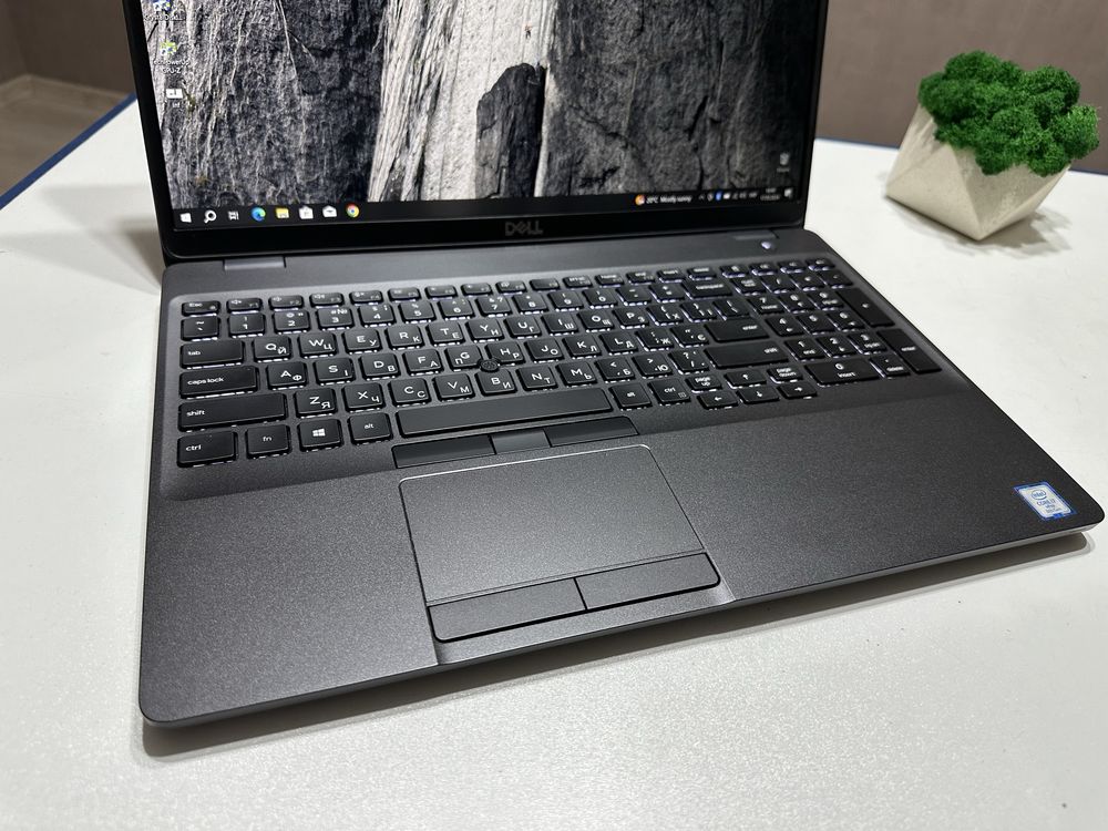 Dell Latitude 5500 15,6"FHD| i7-8665U 8Core| 16GbDDR4 |SSD512Gb| 2020г