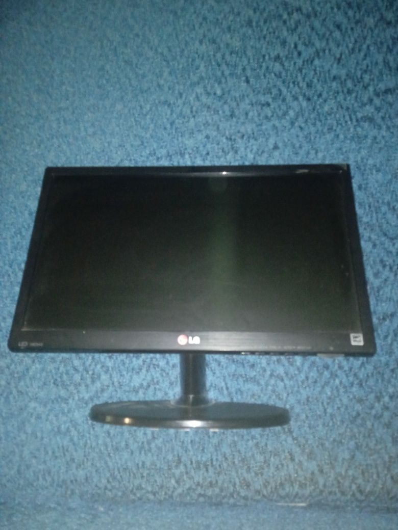 Монитор LG led19