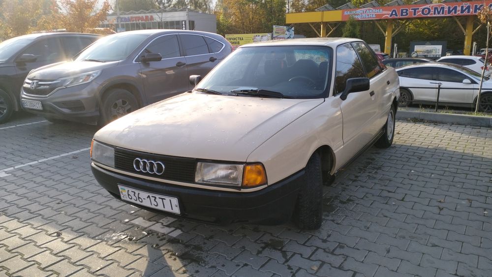 Audi 80 B3 1988р. 1.8 бензин(карбюратор)