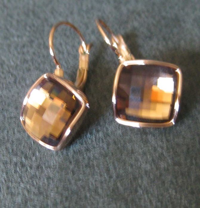 Brincos Aço Dourado Trevo Pendente NOVO - Saldo