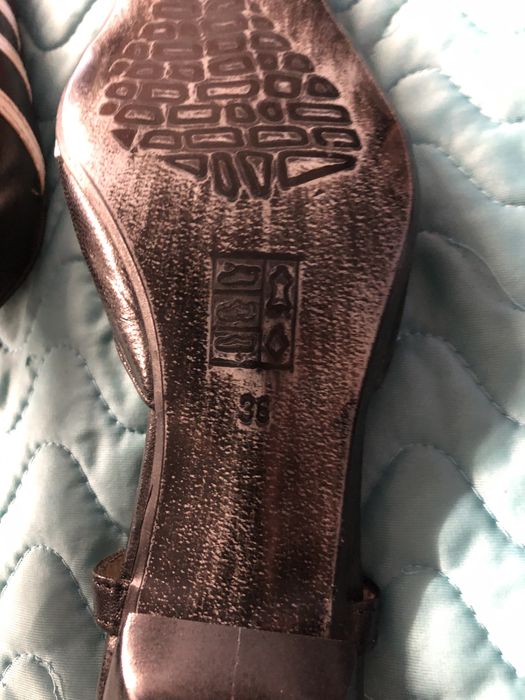 Sapatos em pele Novos pretos e branco numero 36