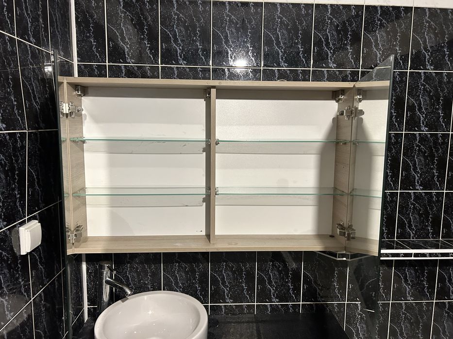 Zestaw mebli łazienkowych