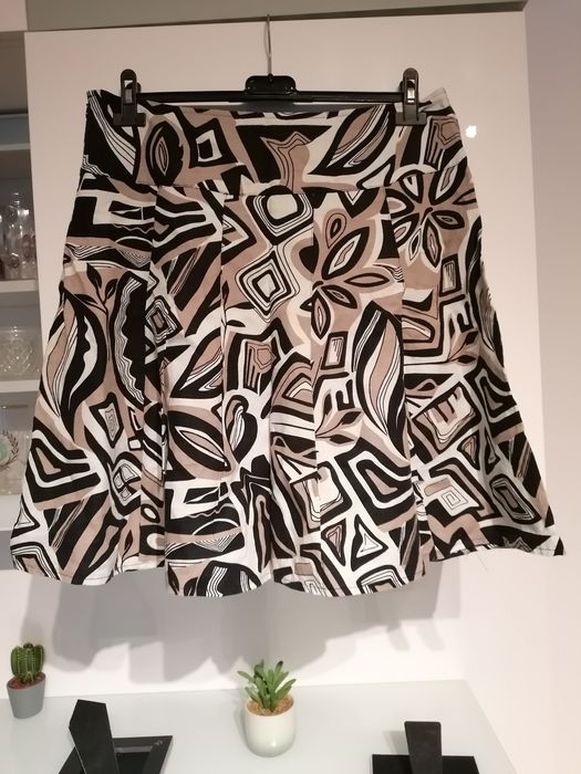 Saia pelo joelho com fecho lateral - tamanho 42