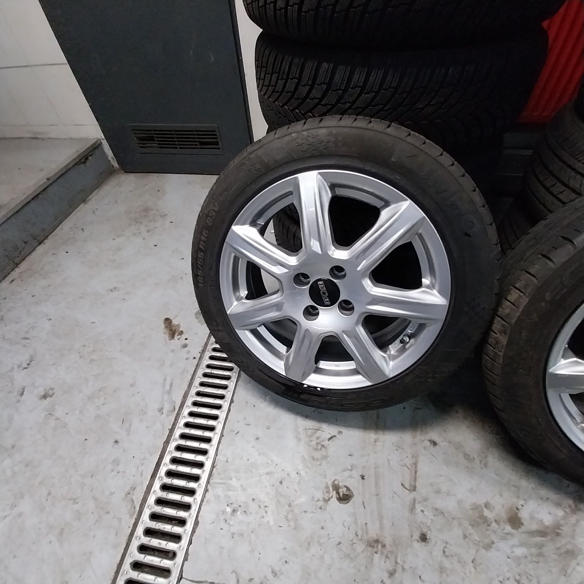 Felgi Aluminiowe OXXO 16" 4x100 + Opony Letnie KUMHO 185/55R16