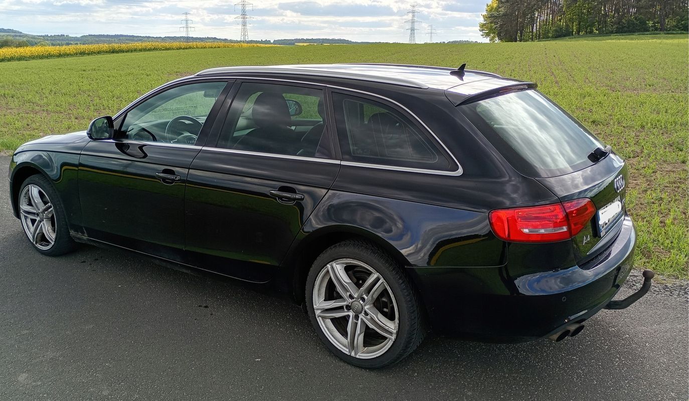 AUDI A4 B8 KOMBI 2,0TDI OŚ BELKA ZAWIESZENIA TYŁ