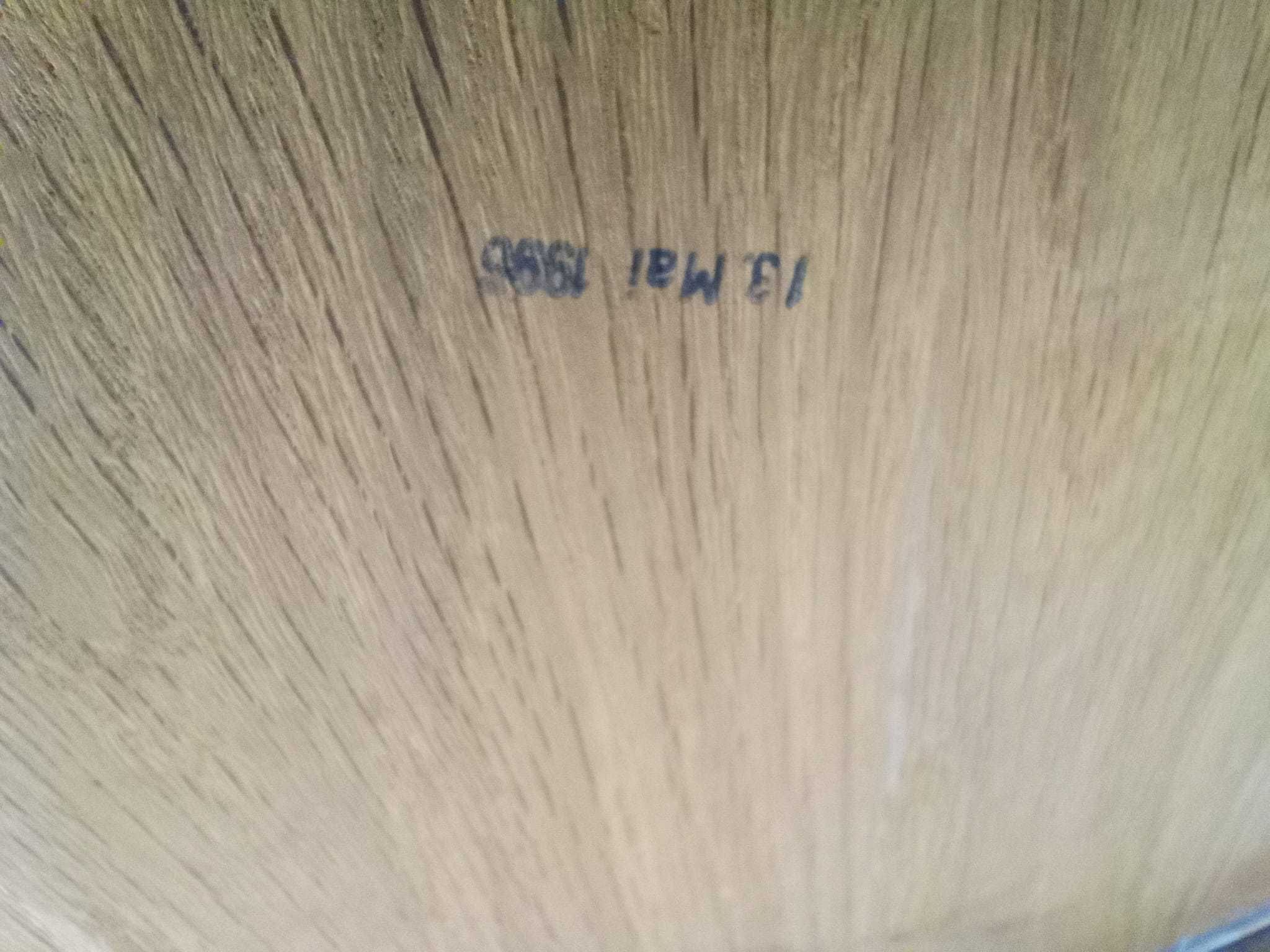 Dębowy stół okrągły rozsuwany z 6 krzesłami.