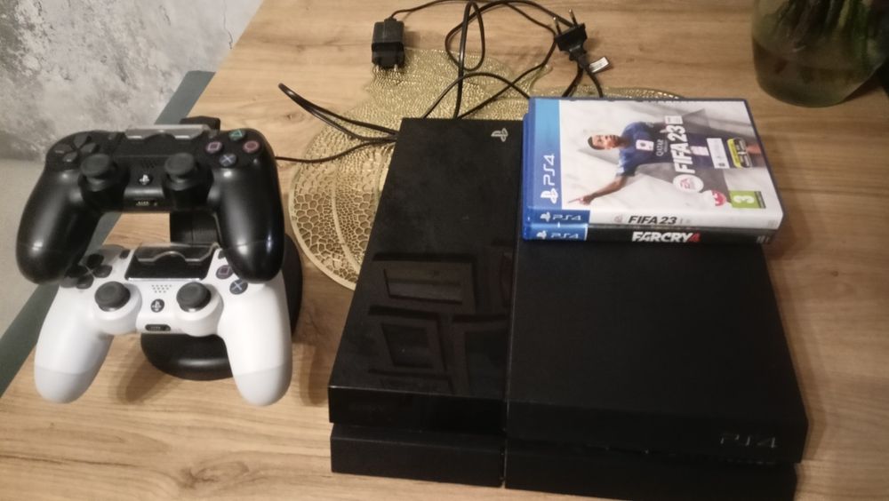 PlayStation 4 z dodatkami