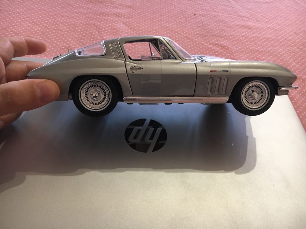 Miniatura 1965 Chevrolet Corvette, 1/18 da Maisto