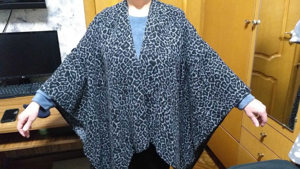 Палантин шерстяной, мягкий, теплый.