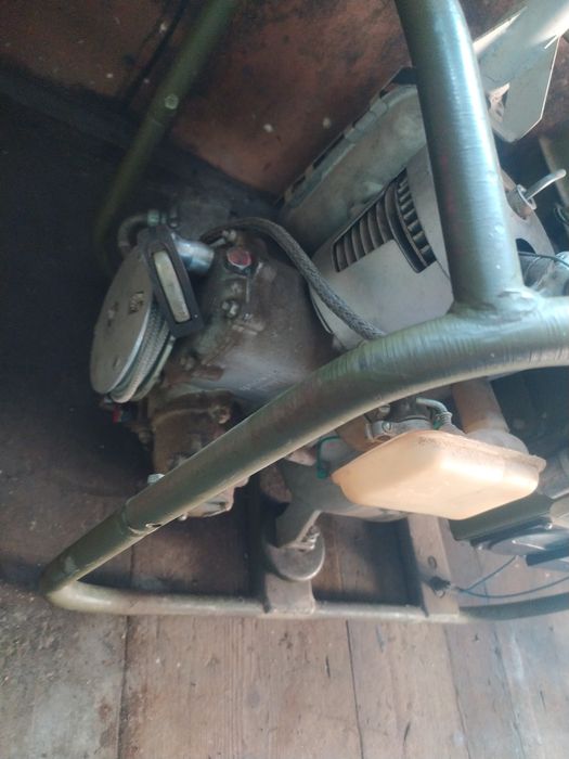 Продам генератор бензин