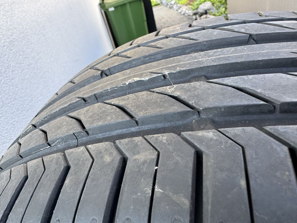 225/40 R19 Continental