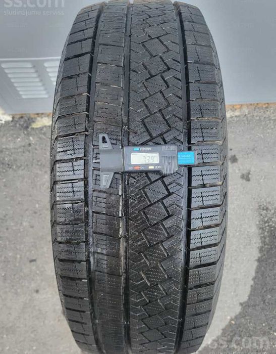 Практично нова зимова гума Pirelli Ice Zero Asimmetrico