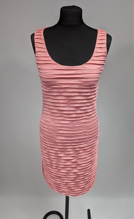 Różowa, dopasowana sukienka na ramiączkach, Top secret , rozmiar 38