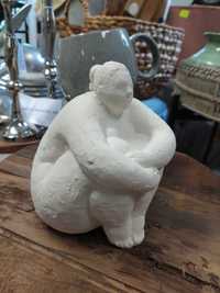 Figurka betonowa Kobieta wys.17cm.