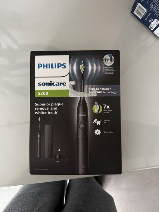 Зубна щітка електрична Philips Sonicare 5300
